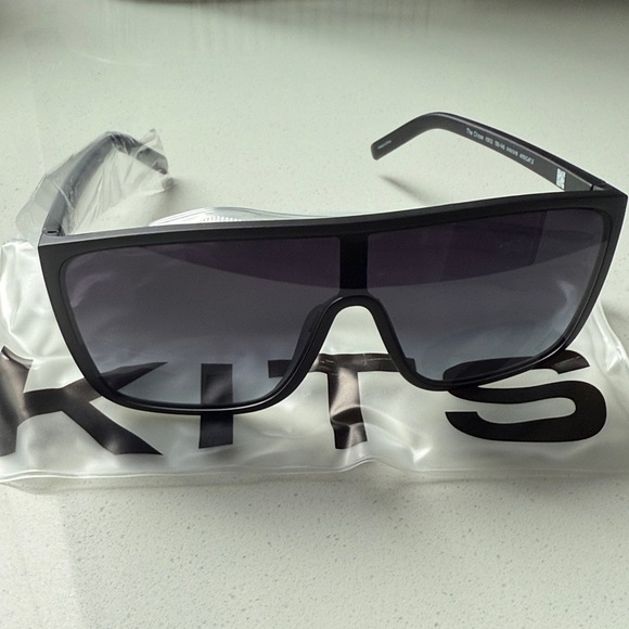 KITS Unisex Black Sunglasses - Picture 5 of 6